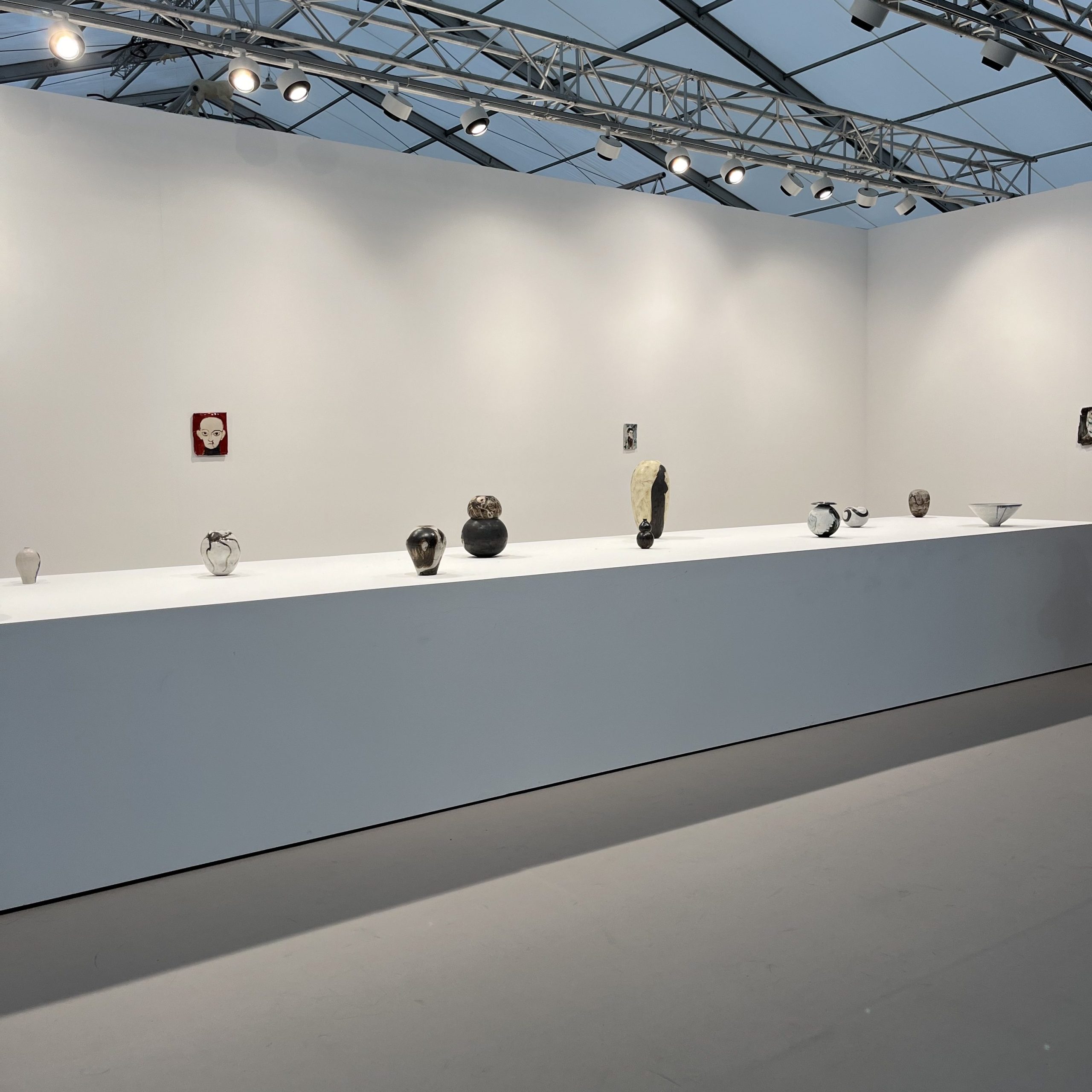 MODERN ART, FRIEZE 25