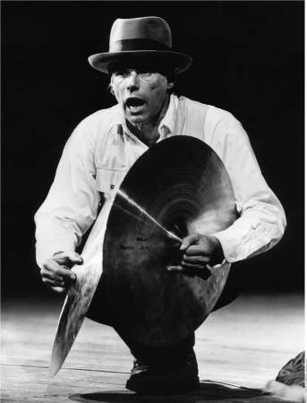 Joseph Beuys Aktion «Iphigenie Titus Andronicus», 1969 Joseph Beuys Aktion «Iphigenie Titus Andronicus», 1969