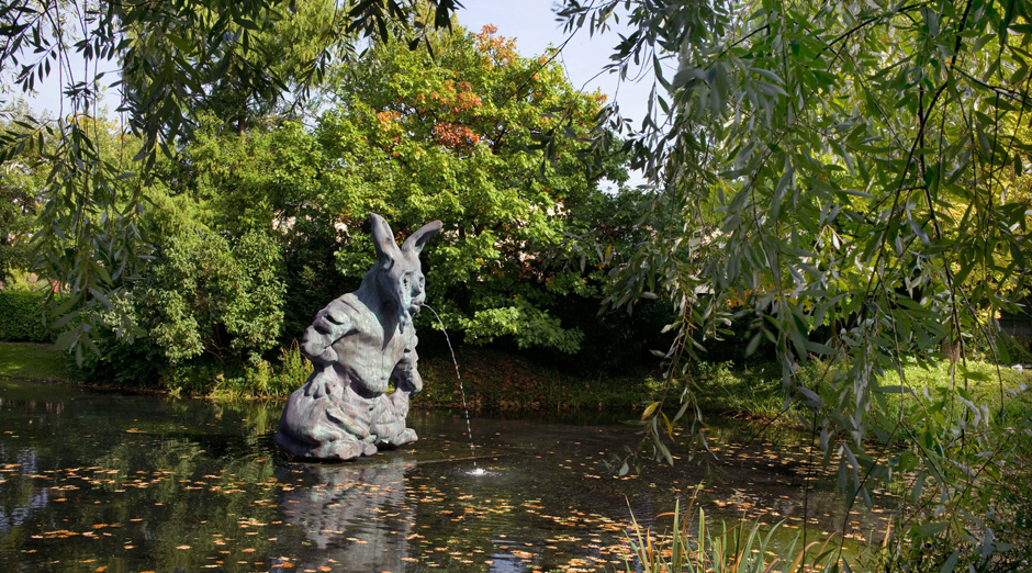 Hase (Hare) Installation view_Thomas Schütte_Fondation Beyeler Hase (Hare) Installation view_Thomas Schütte_Fondation Beyeler