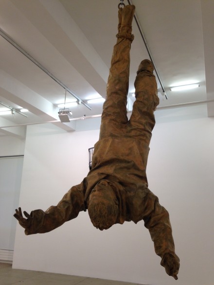Juan MuÃ±oz, Figure Hanging From One Foot (2001)