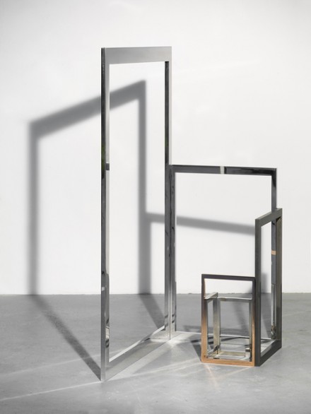 Alicja Kwade, Wertdifferenz (in 365 Tagen und 100 USD) (2015), via Johann König