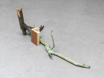 Alicja Kwade, Chemische Erinnerungen (2014), via 303 Gallery