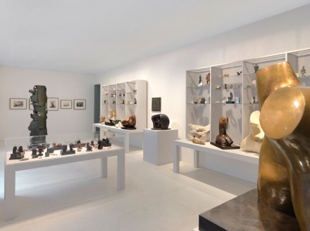 Henry Moore - Gagosian - Wunderkammer Origin of Forms installation view3