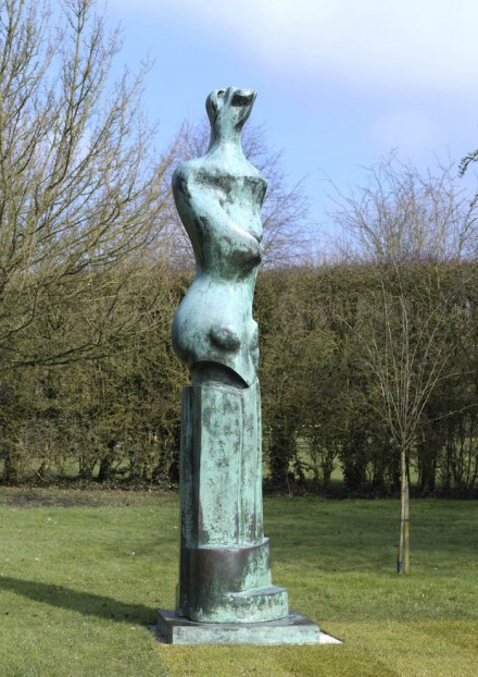Henry Moore - Upright Motive No 9 (1979)