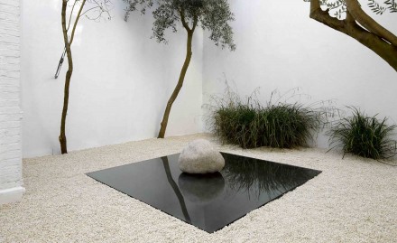 Lee Ufan, Relatum-Rest (2013)