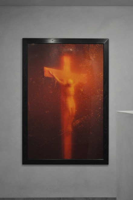 AndresSerrano-PissChrist-1987_Puntadelladogana_SK27