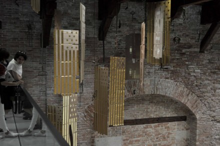 DanhVo-Untitled-Untitled-2015_Puntadelladogana_SK8