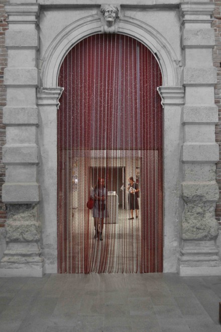 FelixGonzalez-Torres-Untitled(Blood)-1992_Puntadelladogana_SK26