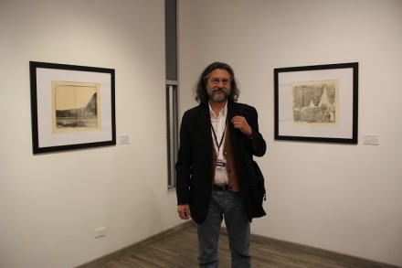 Roberto Fernandez Ibáñez in front of his exhibition, via Art Observed