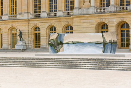 Anish Kapoor, C-Curve (2007), courtesy of Lisson Gallery, Galleria Massimo Minini, Galleria Continua, Galerie Kamel Mennour and Kapoor Studio © Anish Kapoor