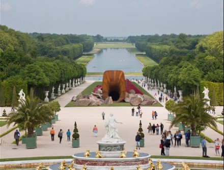 Anish Kapoor, Dirty Corner (2011-2015), courtesy of Lisson Gallery, Galleria Massimo Minini, Galleria Continua, Galerie Kamel Mennour and Kapoor Studio