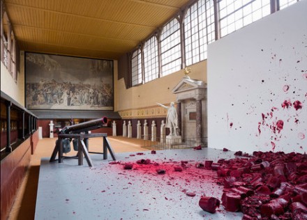 Anish Kapoor, Shooting into the Corner (2008-2009), courtesy of Lisson Gallery, Galleria Massimo Minini, Galleria Continua, Galerie Kamel Mennour and Kapoor Studio © Anish Kapoor