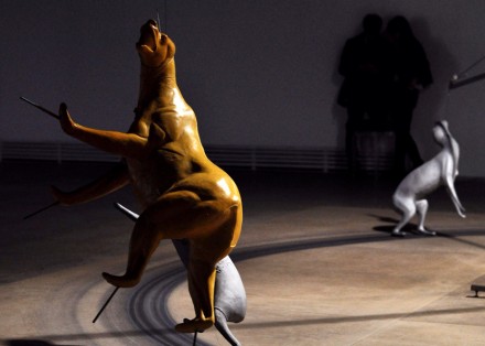 BruceNauman_FondationCartier_skitching_6b