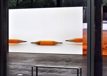 BruceNauman_FondationCartier_skitching_2