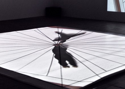 BruceNauman_FondationCartier_skitching_10