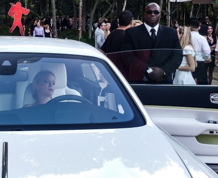 Unknown performance in Rolls Royce, via ArtObserved 