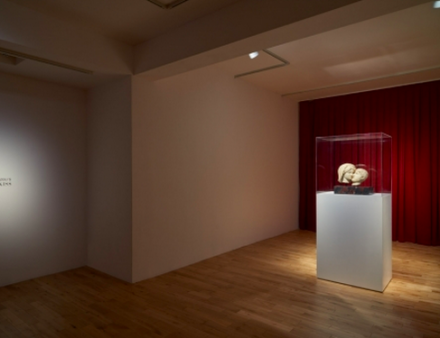 Francesco Vezzoli, Eternal Kiss (2015), via Almine Rech