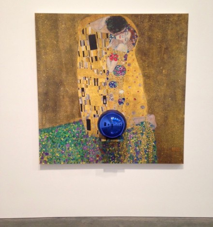 Jeff Koons, Gazing Ball (Klimt Kiss) (2015)