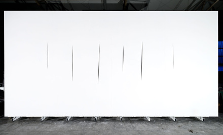 Lucio Fontana, Ambiente Spaziale con tagli (1960), via Dickinson