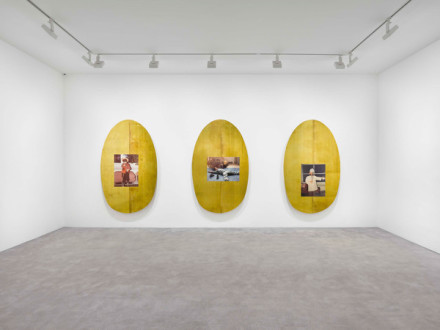 Jordan Wolfson, ARTISTS FRIENDS RACISTS (Installation View), via David Zwirner