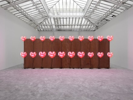 Jordan Wolfson, ARTISTS FRIENDS RACISTS (Installation View), via David Zwirner