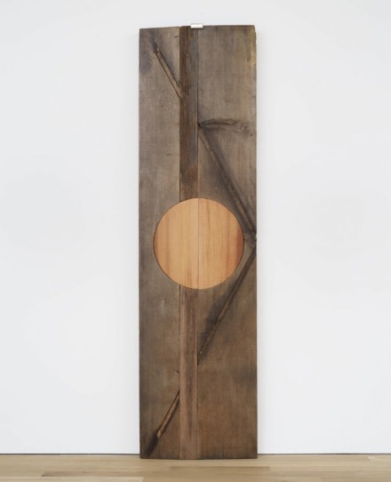 Oscar Tuazon, ON NO (2021), via Luhring Augustine