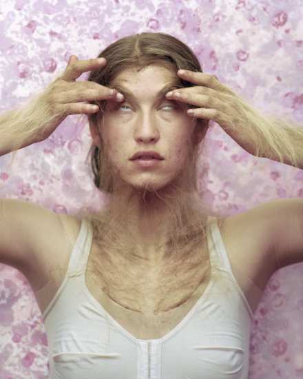 lona Szwarc, The woman who presents herself to the spectator as a “picture” forever arranged (2019), via Nathalie Karg