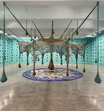 Ernesto Neto, Between Earth and Sky (Installation View) copy