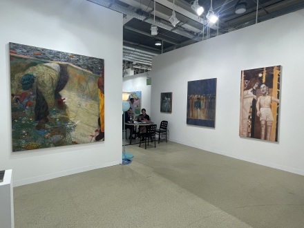 Henry Kujod (izquierda); Tomasz Kowalski (segundo desde la derecha); Adam Alesi (derecha)