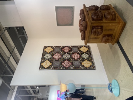 Sara Flores (izquierda); Daniel Dewar y Gregory Gicquel (roble); Lucas Laguenes (derecha)